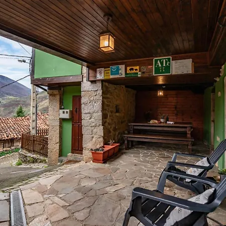 La Congosta Magica Aldea Rodeada De Montanas *