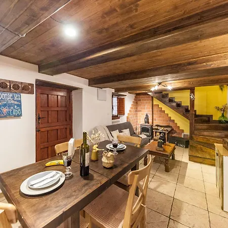 La Congosta, Magica Aldea Rodeada De Montanas La Plaza