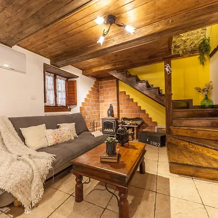 La Congosta, Magica Aldea Rodeada De Montanas * La Plaza